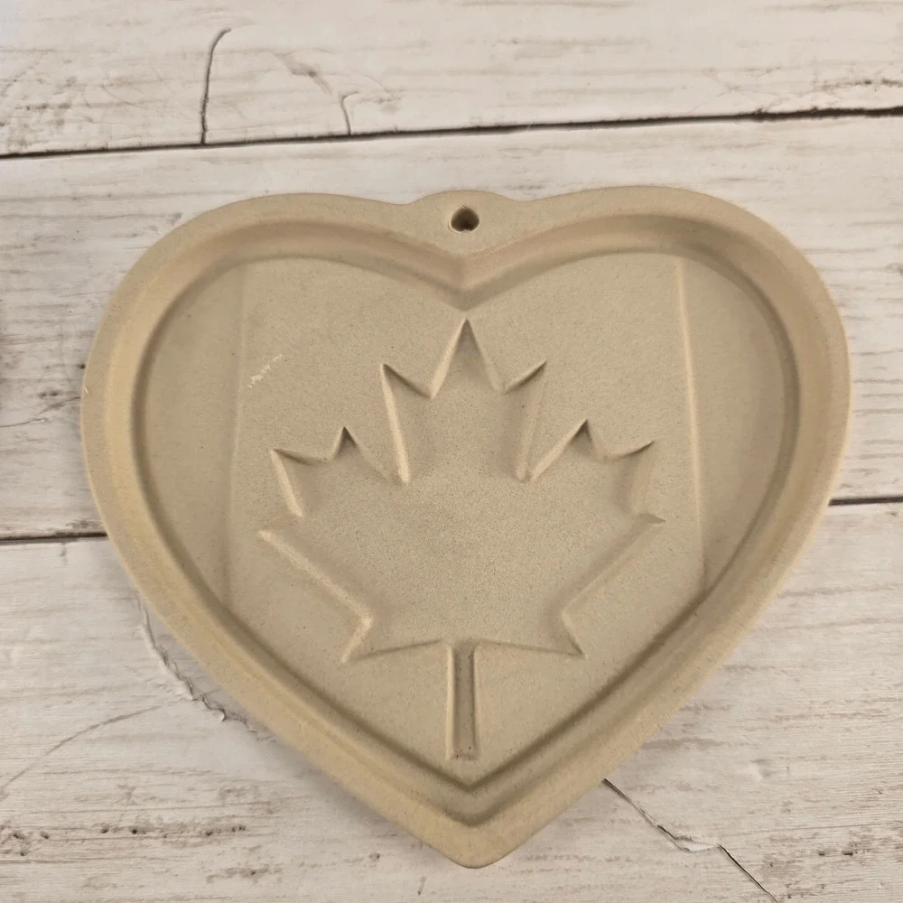 Pampered Chef Heart Stoneware Cookie Molds Peace On Earth & Heart of Canada Set